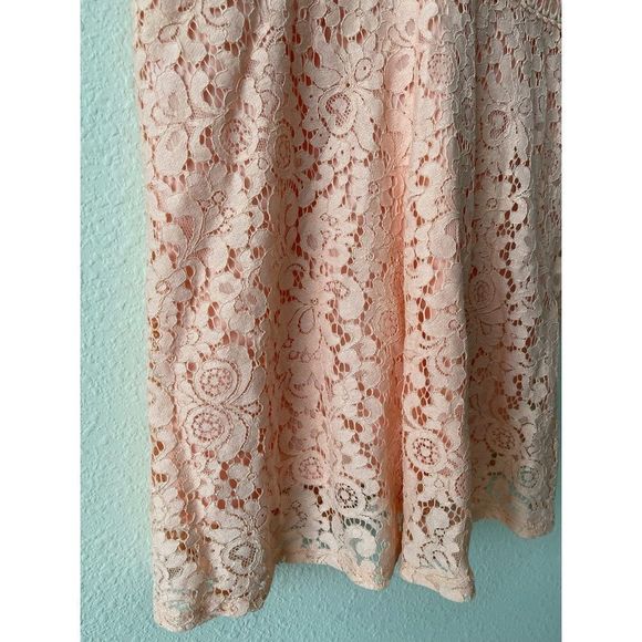 Francesca Light Peach Lace Floral V-neck Dress size L - Picture 4 of 7